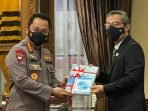 Kepolisian Negara Republik Indonesia kembali meraih opini Wajar Tanpa Pengecualian, LHPLK diserahkan langsung oleh Anggota I BPK RI Bidang Polhukam, Hendra Susanto kepada Kapolri Jenderal Listyo Sigit Prabowo di Rupatama, Mabes Polri, Jakarta Selatan, Selasa (29/6/2021). Foto : HO.