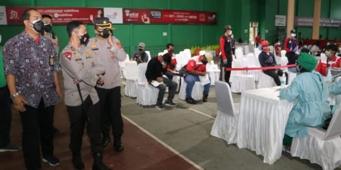 Kapolda Kaltim Tinjau Gerai Vaksin Presisi di Gedung Telkom Property Area VI Regional Kalimantan