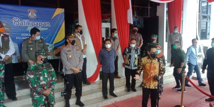 Wali Kota Balikpapan Rahmad Mas'ud Pasca menyampaikan rilis perkembangan Covid-19 Balikpapan, di halaman Pemkot Balikpapan Jumat (9/7/2021). Foto : BorneoFlash.com/Muhammad Eko.