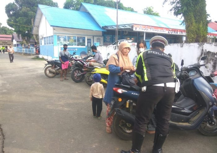 Beberapa kendaraan roda dua yang terjaring giat patroli knalpot bising dan ditindak oleh Satlantas Polres Kubar.Foto : BorneoFlash.com/Lilis Suryani. Beberapa kendaraan roda dua yang terjaring giat patroli knalpot bising dan ditindak oleh Satlantas Polres Kubar.Foto : BorneoFlash.com/Lilis Suryani.