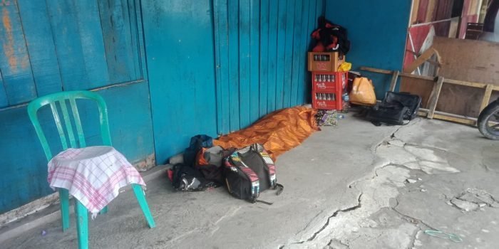Penemuan Jasad Terkonfirmasi positif Covid-19  di Jalan Patimura RT 26 Kelurahan Batu Ampar pada Rabu (14/7/2021). Foto : borneoFlash.com/Muhammad Eko.