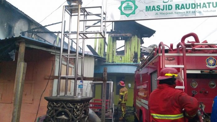 Kebakaran di Jalan Mayjen Sutoyo RT 44 Gang Sahabat, Kelurahan Klandasan Ilir pada Kamis (15/7/2021) kemarin. Foto :BorneoFlash.com/Muhammad Eko.