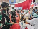 Pangdam VI/Mulawarman Mayjen TNI Heri Wiranto, S.E., M.M., M.Tr. (Han) Tinjau Serbuan Vaksinasi Covid-19 secara gratis untuk masyarakat, yang berlangsung di BSCC Dome Balikpapan, Sabtu(17/7/2021). Foto : HO.