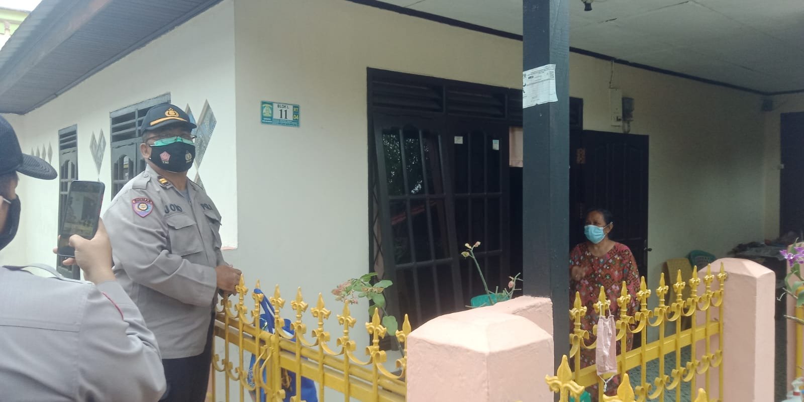 Sat Binmas Polresta Balikpapan Bagikan Sembako Untuk Masyarakat Terdampak Covid-19