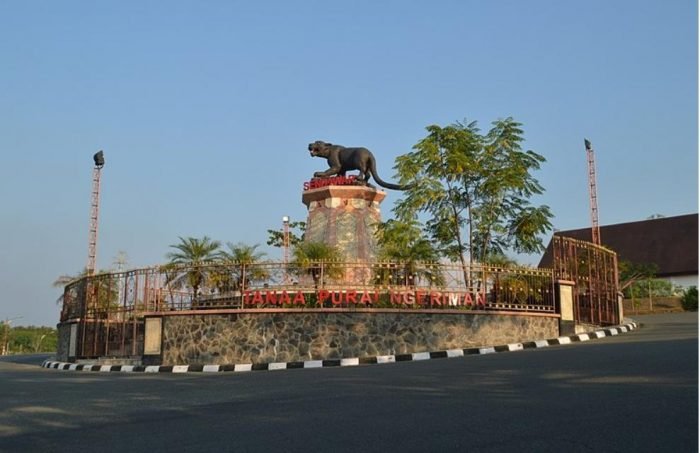 Patung Macan Dahan Ikon Ibu Kota Sendawar, Kabupaten Kutai Barat, Kalimantan Timur. Foto : BorneoFlash.com/DOK.