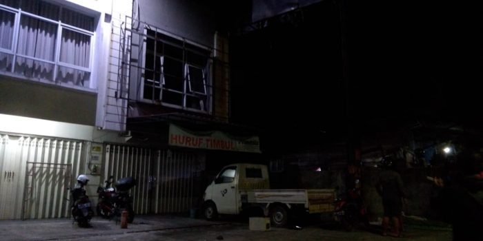 Selamatkan Anaknya Dari Kobaran Api, Seorang Ibu Lompat Dari Lantai 3 Sebuah Ruko