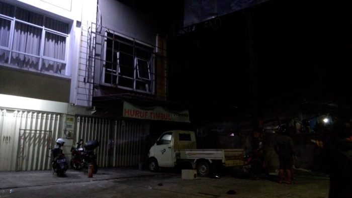 Sijago merah kembali mengamuk di sebuah ruko RT 57 Jalan Sungai Ampal Kelurahan Sumber Rejo pada Selasa (27/7/2021) sekitar pukul 19.00 Wita. Foto : BorneoFlash.com/Muhammad Eko.