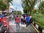 Sebuah mobil jenis APV yang melintas Jalan Jendral Sudirman, tepatnya di depan Taman Bekapai terbakar pada Kamis (29/7/2021).