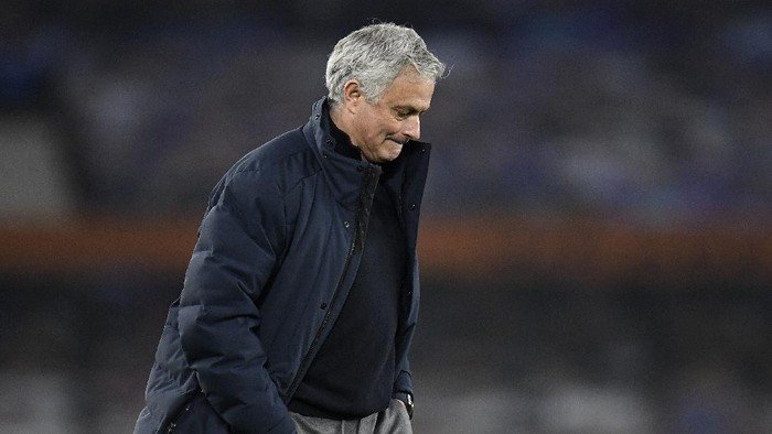 Jose Mourinho, Laga Final Italia vs Inggris meminta pemain Tiga Singa ini bermain tenang. Foto: HO/Getty Images