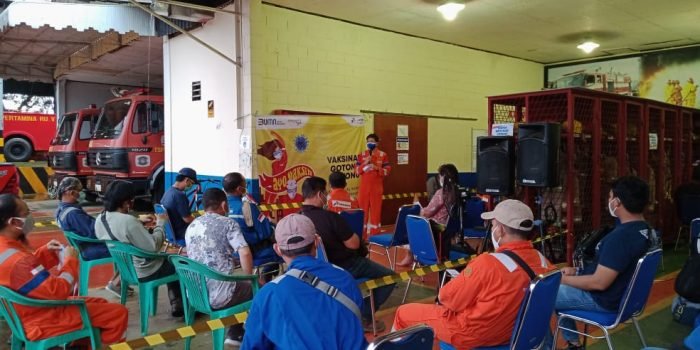 PT Pertamina Hulu Kalimantan Timur (PHKT) melaksanakan Vaksinasi Gotong Royong (VGR) untuk pekerja di Zona 10, yakni di Terminal Lawe-Lawe, Kamis (12/08/2021) lalu. Foto : HO.