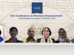 Ketua KOWANI, Hadriani Uli Silalahi, Direktur & Chief Strategic Transformation and Information Officer XL Axiata, Yessie D. Yosetya, Plt.Deputi Bidang Partisipasi Masyarakat, Indra Gunawan, SKM, MA, Ketua Komite Tetap Bidang Pendidikan Ikatan Wanita Pengusaha Indonesia (IWAPI), Rinawati Prihatiningsih, Presiden Direktur & CEO XL Axiata, Dian Siswarini, Deputi Bidang Kesetaraan Gender Kementerian PPPA, Lenny N Rosalin SE, M.Sc, M.Fin dalam acara Press Conference - G20 Conference on Women's Empowerment, Jumat (27/8,2021). Foto : HO.