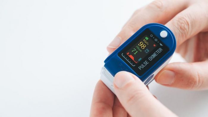 Ilustrasi Penggunaan Oximeter.