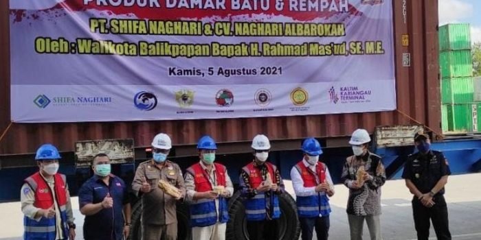 PT Shifa Naghari dan CV Naghari Al Barokah dengan melakukan ekspor damar batu dan rempah-rempah keluar negeri, Kamis (5/8/2021). Foto : HO.