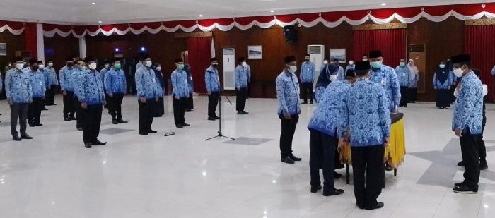 Wali Kota Balikpapan Rahmad Mas'ud, melantik 49 pejabat setingkat eselon III dan IV di Aula Kantor Wali Kota Balikpapan, Kamis (5/8/2021). Foto : BorneoFlash.com/Muhammad Eko.
