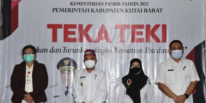 Wabup Kubar Edyanto Arkan didampingi Kabag Organisasi Sekkab Kubar Erik Viktory usai presentasi dan wawancara kompetensi inovasi pelayanan publik KemenPAN-RB tahun 2021 secara virtual. Foto : HO/Humas Protokol Pemkab Kutai Barat.