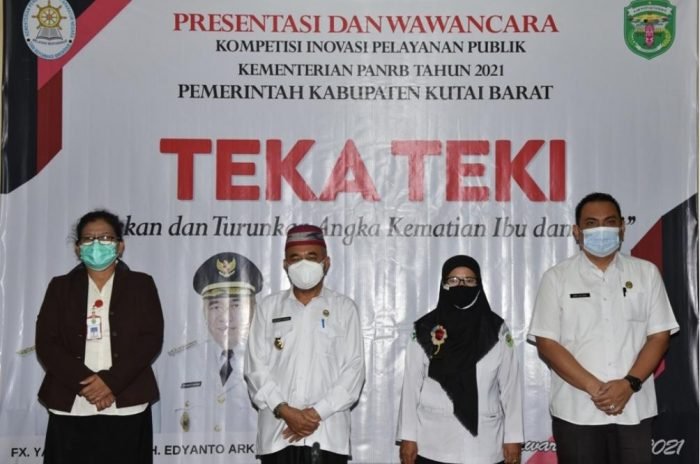 Wabup Kubar Edyanto Arkan didampingi Kabag Organisasi Sekkab Kubar Erik Viktory usai presentasi dan wawancara kompetensi inovasi pelayanan publik KemenPAN-RB tahun 2021 secara virtual. Foto : HO/Humas Protokol Pemkab Kutai Barat.