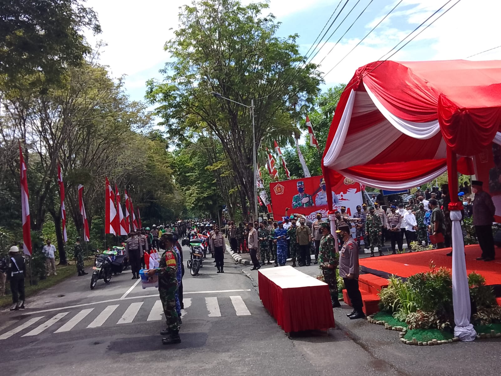 Kapolri dan Panglima TNI Buka Pelaksanaan Pendistribusian Bansos 