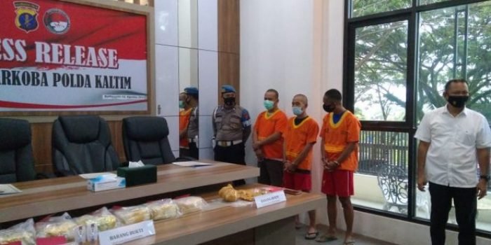 Polda Kaltim gelar Konferensi pers penangkapan narkotika sabu-sabu seberat 8 Kg Lebih pada Kamis (12/8/2021). Foto : BorneoFlash.com/Muhammad Eko.