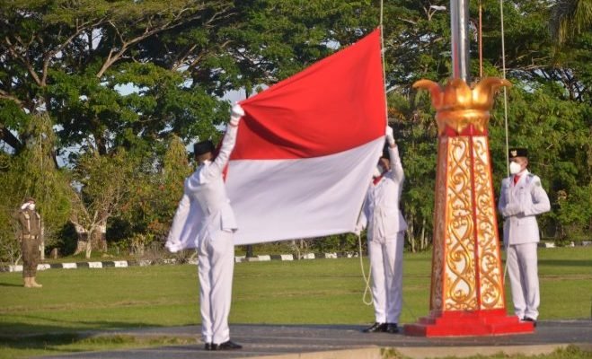 Pasukan Pengibar Bendera Pusaka (Paskibraka) di Kutai Barat telah menunaikan tugas mulia mereka saat peringatan Hari Ulang Tahun (HUT) Kemerdekaan Republik Indonesia (RI) ke-76 pada Selasa (17/8/2021) Kemarin. Foto : BorneoFlash.com/Lilis Suryani.
