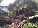 Salah satu Rumah warga yang rubuh di terjang hujan deras dan angin kencang