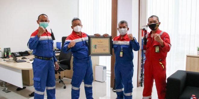 PT Kilang Pertamina Balikpapan (KPB) Menerima Penghargaan Zero Accident Award dari Kementerian Tenaga Kerja (Kemenaker) melalui Dinas Tenaga Kerja dan Transmigrasi Provinsi Kaltim. Foto : HO.