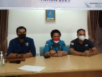 Ketua KNPI Kubar, Canissius Arjan (tengah) saat pimpin rapat intern dengan salah satunya faksi perusahaan di Kutai Barat.