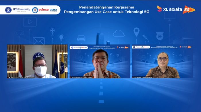 Wakil Rektor Kerjasama and Sistem Informasi Universitas IPB, Prof. Dr. Ir. Dodik Ridho Nurrochmat, M.Sc.F, Direktur Polman Astra, Ir. Tony Harley Silalahi, MAB., EMBA dan Direktur & Chief Technology Officer XL Axiata, I Gede Darmayusa melakukan penandatanganan secara virtual kerja sama pengembangan use case teknologi 5G  dengan IPB University (IPB) dan Politeknik Manufaktur Astra (Polman Astra), untuk bersama mengembangkan solusi digital dengan platform Internet of Things (IoT) yang dijalankan di jaringan 5G untuk memenuhi kebutuhan kalangan industri. Penandatanganan perjanjian kerjasama ini dilaksanakan di Jakarta, Rabu (25/8/2021).Foto : HO