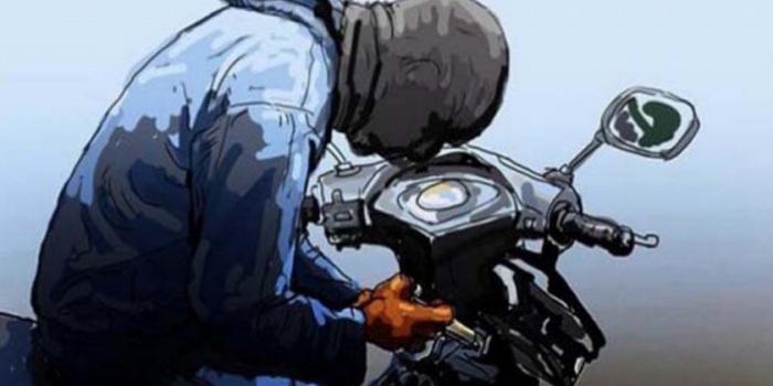 Tak Kunjung Hidup, Pelaku Curanmor Tertangkap Dorong Motor