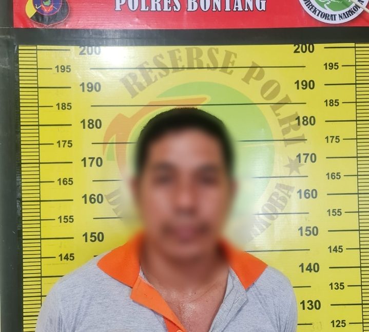 Tersangka US alias SAM (39) Berhasil di Ringkus Satresnarkoba Polres Bontang. Foto : HO.
