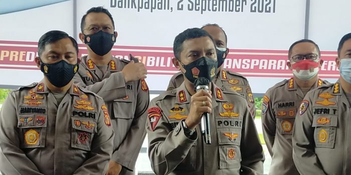Polda Kaltim Kembali Bagikan Bansos Kepada Masyarakat Yang Terdampak Covid-19