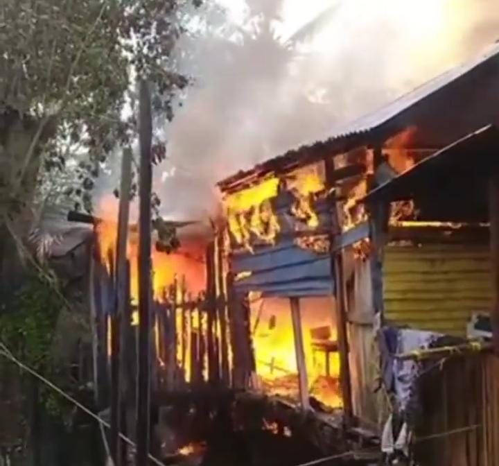 3 Rumah di Gunung Bugis Kelurahan Baru Ulu, Hangus Dilalap Jago Merah 