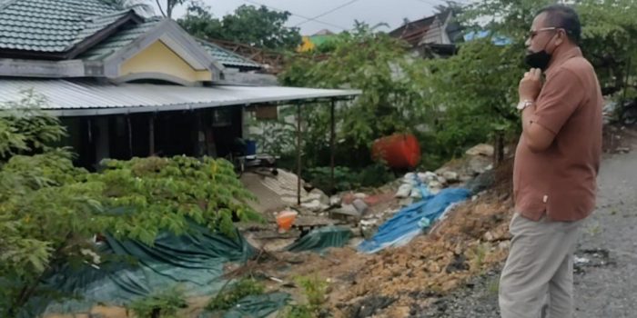 Memasuki Bulan Ke Tujuh, Warga Minta Pemkot Gerak Cepat Lakukan Perbaikan Badan Jalan Longsor Km 15 Sungai Wain