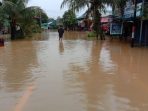 Banjir yang merendam Kampung Muara Tae hingga jalan poros Trans Kaltim di Kecamatan Jempang, Kabupaten Kubar. Foto :HO/Dokumentasi Kampung Muara Tae.