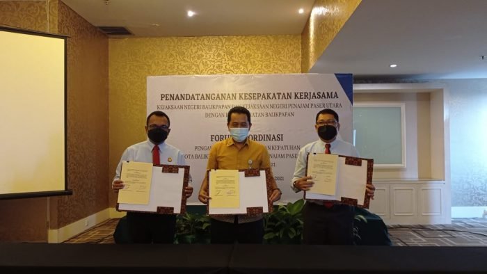 BPJS Kesehatan Kota Balikpapan meneken kesepakatan kerjasama dengan Kejaksaan Negeri (Kejari) Balikpapan dan Kejari Penajam Paser Utara. Foto : HO.
