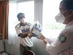 Bersamaan pada hari ulang tahun ke 53 tahun BPJS Kesehatan, Duta BPJS Kesehatan mendatangi Peserta Jaminan Kesehatan Nasional-Kartu Indonesia Sehat (JKN-KIS) yang sedang mendapatkan pelayanan kesehatan di rumah sakit. Foto : HO.