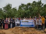 Creative Movement Balikpapan Dirikan Masjid di Kawasan Kampung Pemulung (Kreatif) Tumaritis RT 42 Kelurahan Graha Indah Balikpapan Utara. Foto : HO.