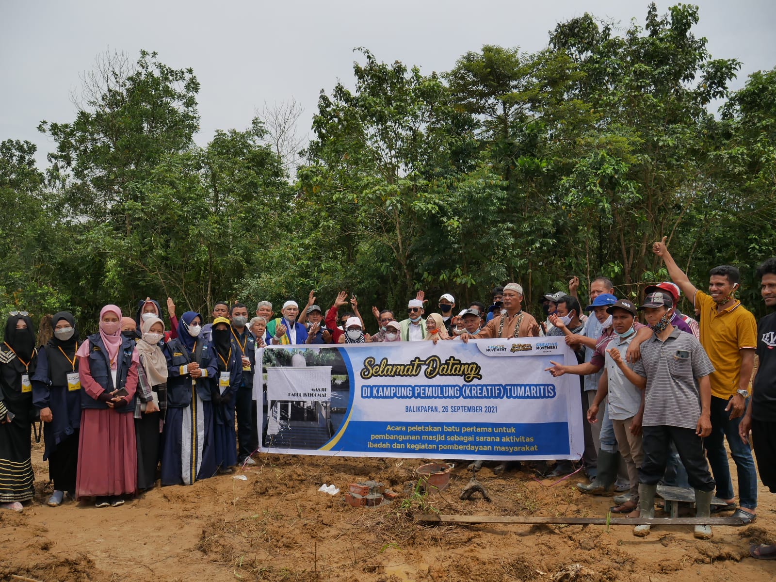 Tanamkan Nilai Agama Pada Masyarakat, Creative Movement Balikpapan Dirikan Masjid di Kampung Pemulung Tumaritis