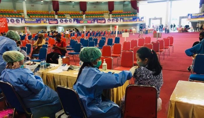 Kegiatan vaksinasi Pelajar dosis pertama yang diselenggarakan oleh Dinas Kesehatan Kota (DKK) Balikpapan di BSCC Dome, Jum'at (1/10/2021). Foto : BorneoFlash.com/Muhammad Eko.