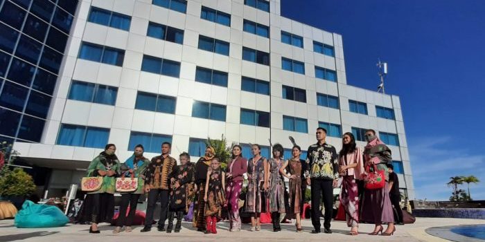 Peringati Hari Batik Nasional, Novotel Ibis Balikpapan Gelar Event Bertajuk Batik Showcase 