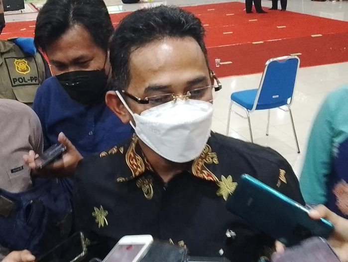 Wali Kota Balikpapan, Rahmad Mas'ud usai rapat koordinasi bersama Forkopimda, Selasa (5/10/2021). Foto : BorneoFlash.com/Muhammad Eko.
