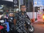 Zikri warga perumahan Pelangi Metro Residence Yang Motornya raib digondol maling, Rabu (13/10/2021). Foto : BorneoFlash.com/Muhammad Eko.
