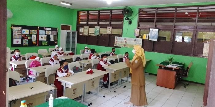 PTM Sekolah dan Perguruan Tinggi Kembali di Buka 50 Persen   