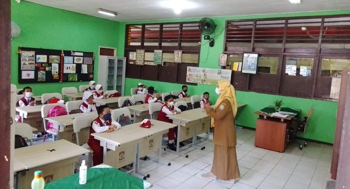 Pembelajaran Tatap Muka (PTM) di Sekolah Dasar (SD) Negeri 003 Jl Wiluyo Puspoyudo, Klandasan Ulu, Balikpapan Kota beberapa waktu lalu. Foto : BorneoFlash.com/DOK.