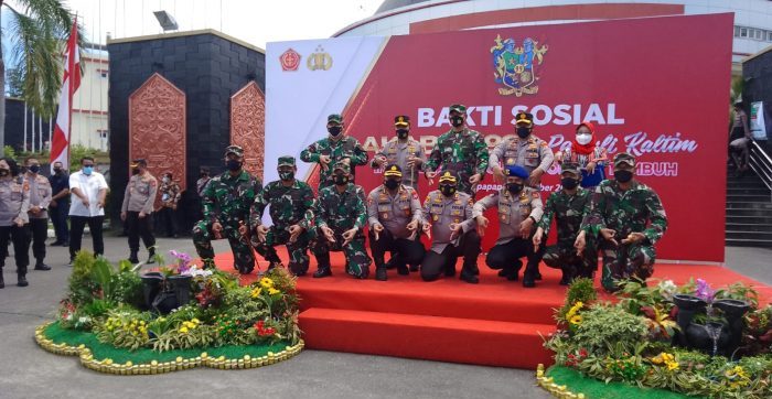 AKABRI 1999 melakukan kegiatan serbuan vaksinasi, penyaluran bantuan sosial dan juga program Desa 100% Kekebalan Komunal yang digelar di BSCC Dome Balikpapan, Rabu (20/10/2021). Foto : BorneoFlash.com/Muhammad Eko.