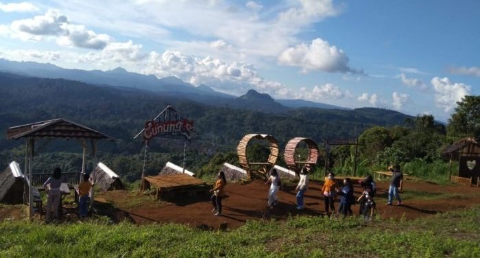 Tempat wisata Gunung S yang juga ada Di kabupaten Kutai Barat. Foto : BorneoFlash.com/DOK.