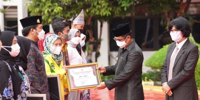 Momen Sumpah Pemuda, Wali Kota Balikpapan Berikan 15 Penghargaan Kepada 21 Pemuda Berprestasi