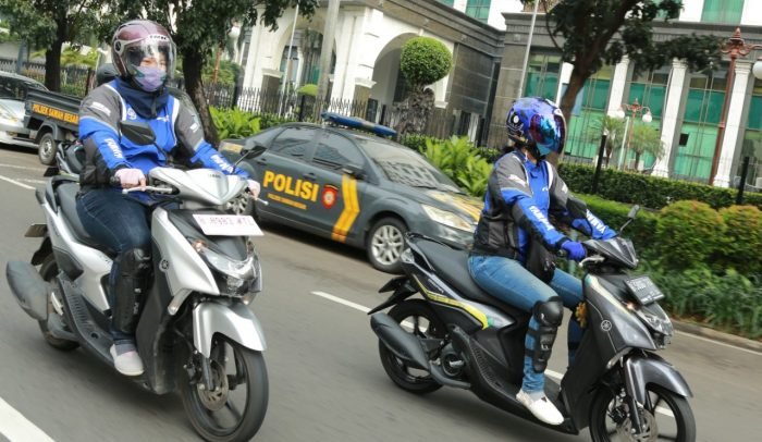 Sepeda motor menjadi alternatif berkendara praktis baik untuk pria maupun wanita. Foto : HO.