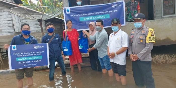 Karyawan XL Axiata Salurkan Bantuan, Untuk Korban Banjir di Kalbar
