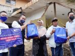 Karyawan PT XL Axiata Tbk (XL Axiata) melalui Majelis Taklim (MTXL) ikut serta menyalurkan bantuan kepada masyarakat terdampak bencana banjir di sejumlah daerah. Foto : HO.