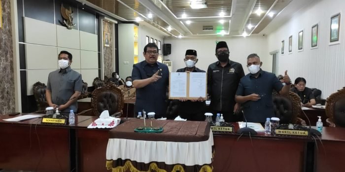 Dewan Perwakilan Rakyat Daerah (DPRD) Kota Balikpapan, kembali membahas Rancangan Peraturan Daerah (Raperda) tentang Anggaran Pendapatan Belanja Daerah (APBD) Tahun Anggaran 2022. Foto : BorneoFlash.com/Eko.